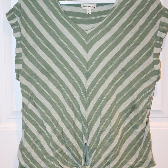 3/$25 🏷 Faith & Joy Women's Top Size Large - Picture 2 of 3